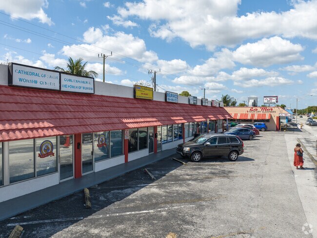 Small shopping center in Welwyn Park has food and retail options.