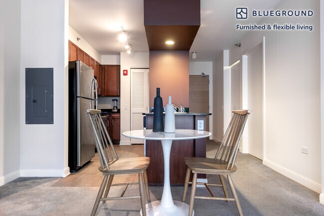 210 N Wells St unit FL19-ID281, Chicago, IL 60606 - photo 4