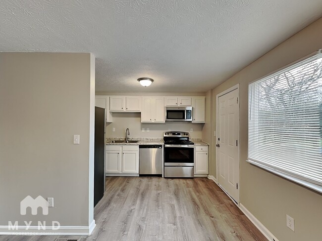 3799 Farm Brook Ln, Columbus, OH 43204 - photo 2