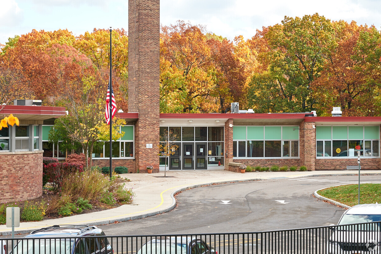 Indian Landing Elementary School, Rochester NY Rankings & Reviews -  Homes.com