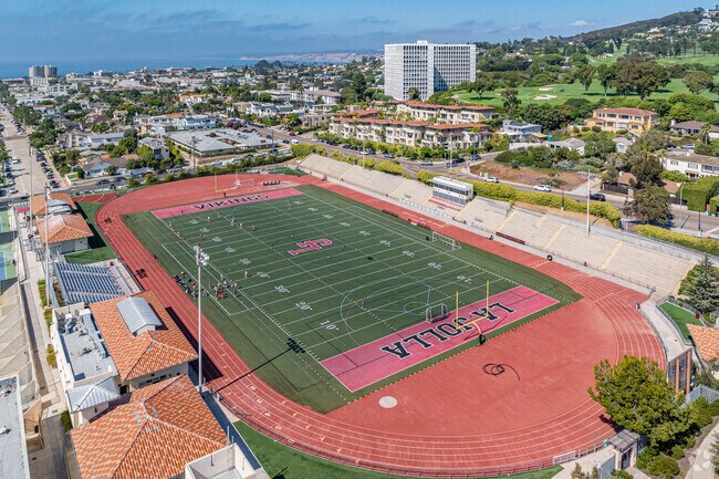 La Jolla High hosts Lower Hermosa students for their final years of public school.