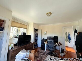 452 Park Dr Unit 17, Boston, MA 02215