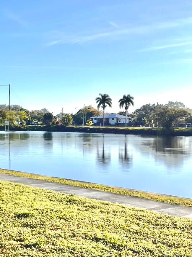 384 Avenue N Unit 2, Moore Haven, FL 33471