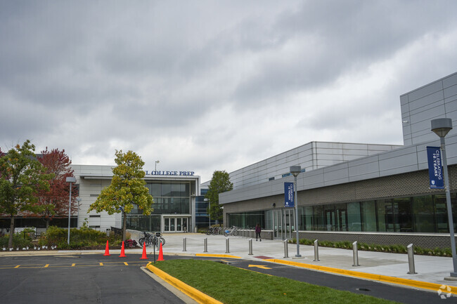 DeVry Advantage Academy High School provides education in the neighborhood of 
Ravenswood.