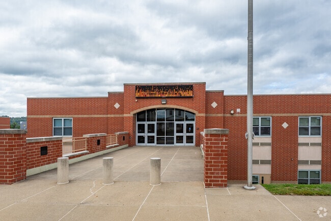 Moundsville Junior High School has an overall rating of a C on Niche.