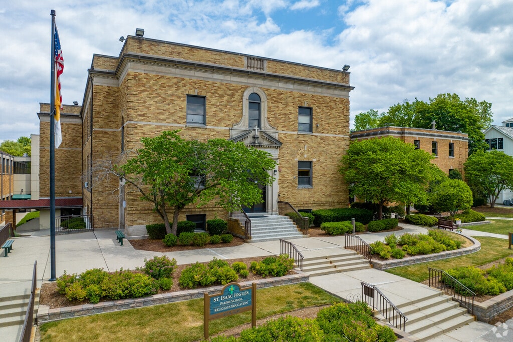 St Isaac Jogues Elementary School in Hinsdale has a student-teacher ratio of 18 to 1.