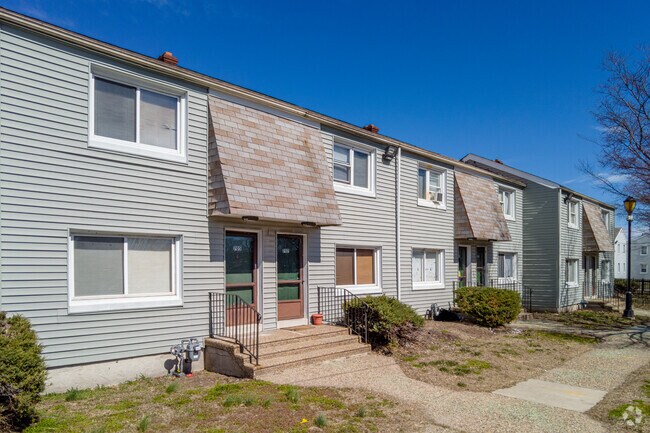 Liberty Park boasts many townhouses set closely to sidewalk-lined streets.