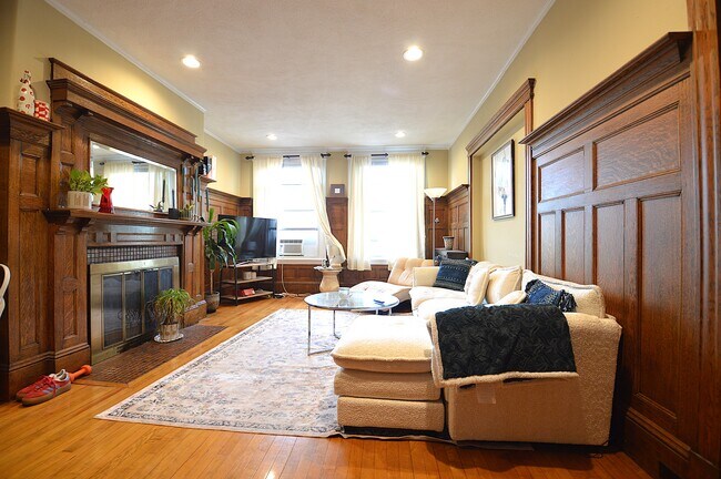 1793 Beacon St unit 5, Brookline, MA 02445 - photo 2