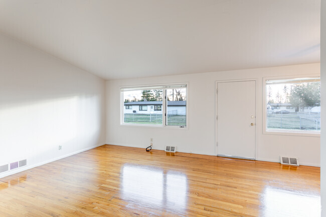 3BR, 1BA - 1,425 SF