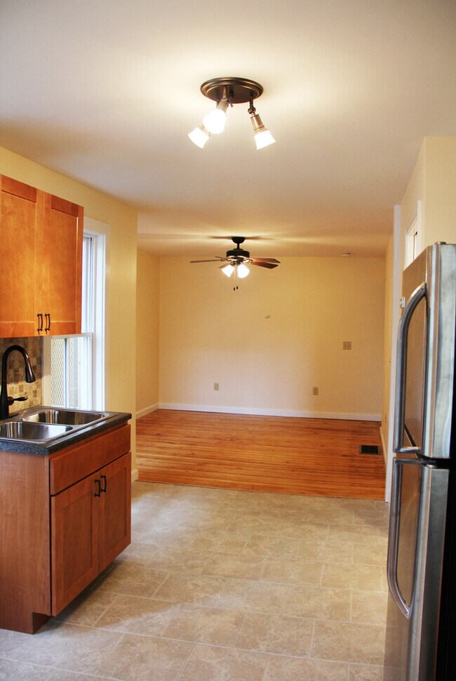 39 Peru St unit 1, Burlington, VT 05401 - photo 4