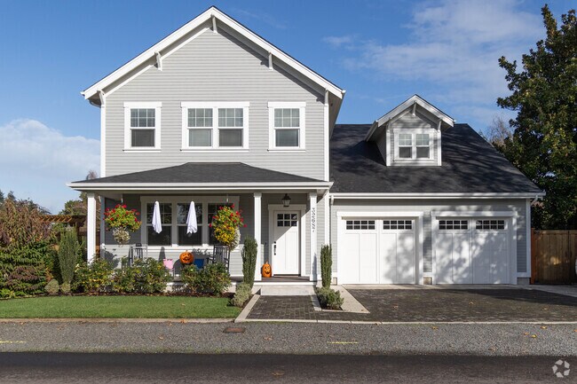 Some of the newer homes in Coburg Oregon have a garage is built into them.