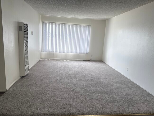 14106 Cerise Ave unit 3, Hawthorne, CA 90250 - photo 2