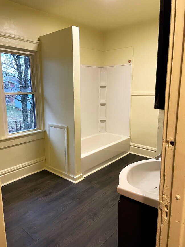 889 N Main St unit 3, Akron, OH 44310 - photo 3