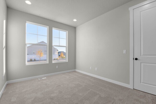 1247 E Desert Peak St, Eagle Mountain, UT 84005 - photo 7