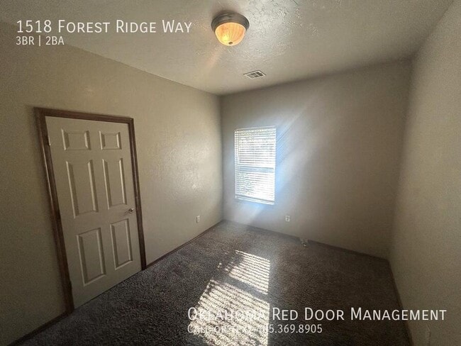 1518 Forrest Ridge Way, Yukon, OK 73099 - photo 4