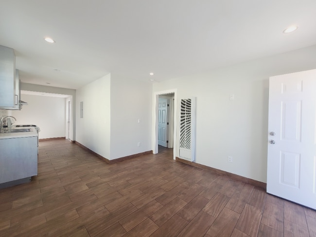 1413 E 53rd St unit 14, Los Angeles, CA 90011 - photo 4