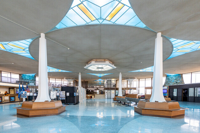 The Quincy Regional Airport hosts Southern Airways Express with services to STL and ORD.
