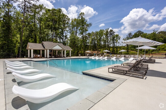 Saltwater Pool/Tanning Ledges
