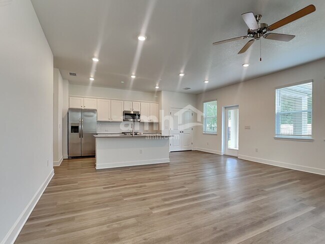 37933 Dusty Saddle Ln, Zephyrhills, FL 33541 - photo 5