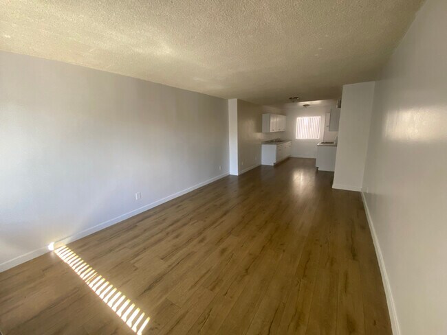 8200 Owensmouth Ave unit 5, Los Angeles, CA 91304 - photo 3