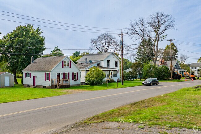 Most homes closer to downtown Fulton tend to have smaller lots and are closer together.