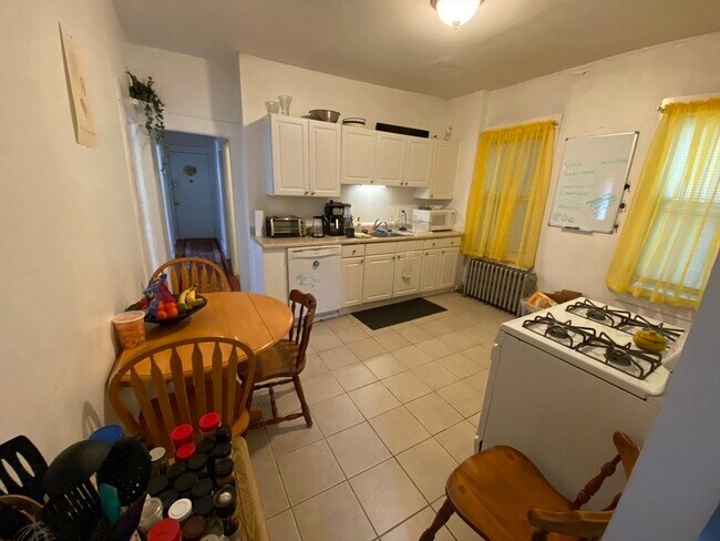 Kelton Place Condominiums unit 1, Allston, MA 02134 - photo 4