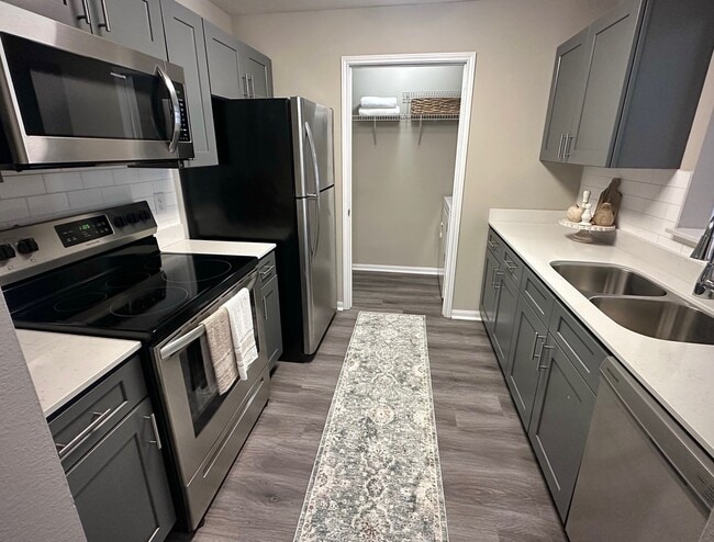 Riverwood Apartment Homes, Crestview, FL 32536 - photo 2