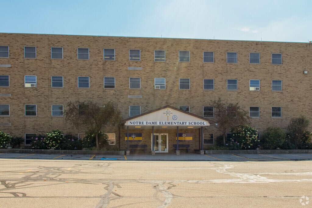 Notre Dame Elementary School provides education in the neighborhood of 
Geauga County