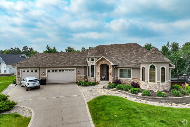 Large estates span the countryside in Oak Grove.