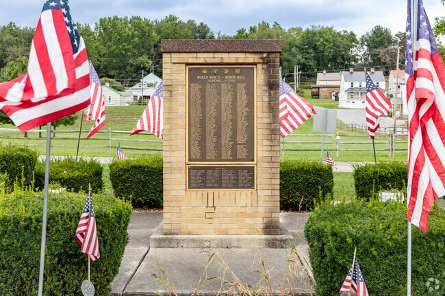 A monument for the World War II Honor Roll of Jerome sits in the heart of the neighborhood.