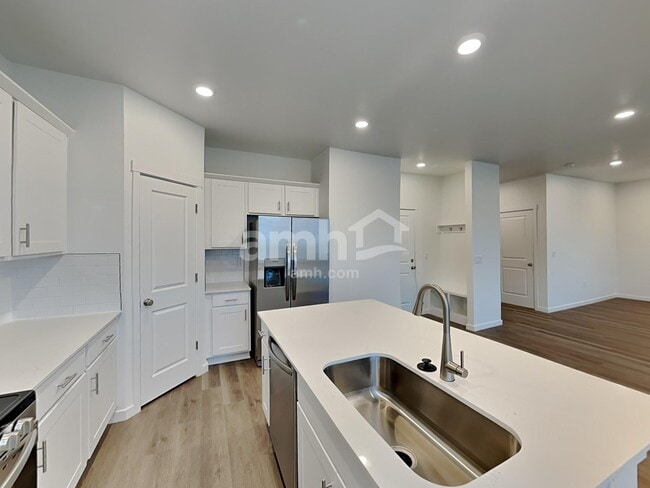 6620 S Newbern St, Aurora, CO 80016 - photo 3