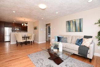1105 Lexington St Unit 11, Waltham, MA 02452