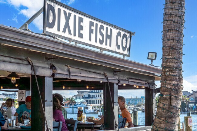 All of the dining options on San Carlos Island are waterside.