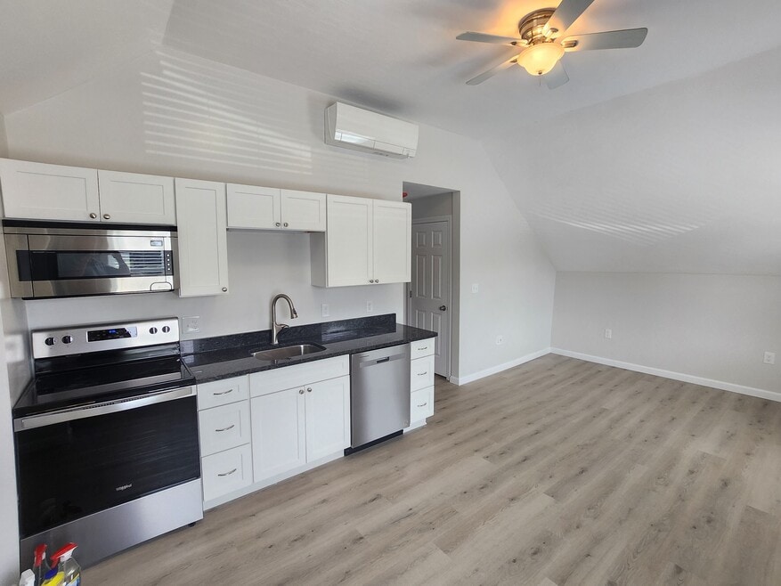 14 Oak St unit 3, Derry, NH 03038 - photo 1