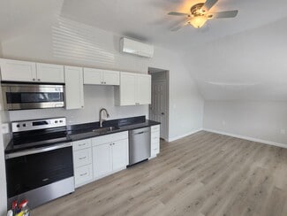 14 Oak St Unit 3, Derry, NH 03038