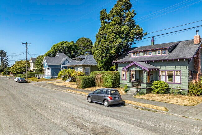 You will find many Craftsman-style homes in City Center.