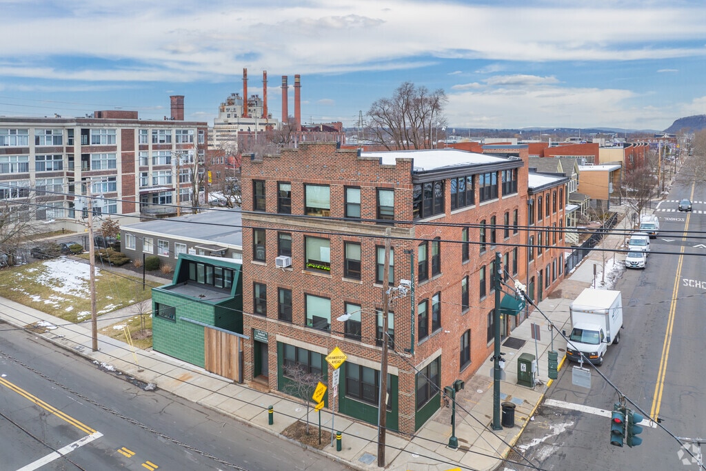 Welcome to the Cold Spring School at 263 Chapel St, New Haven, CT 06513.