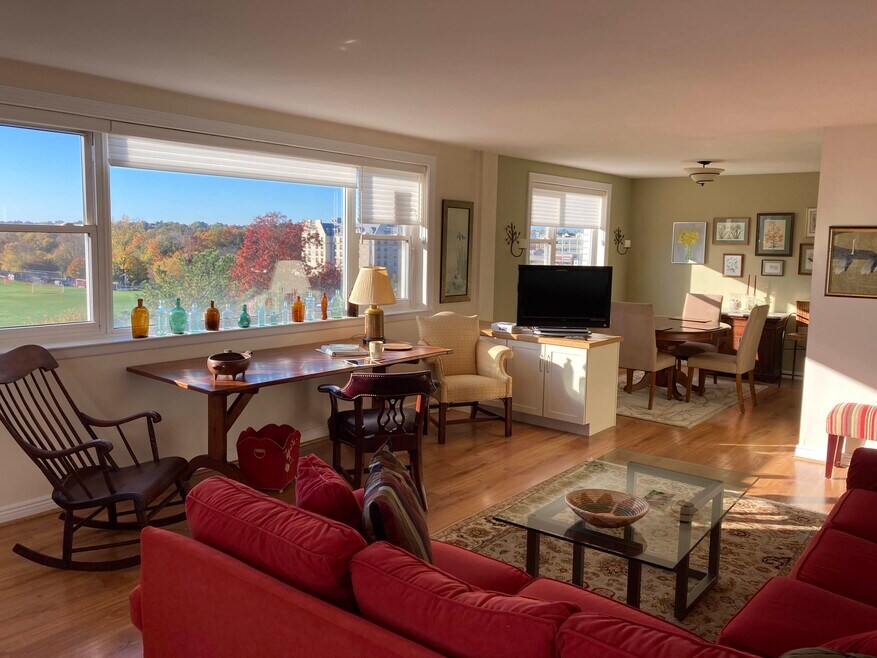 Hampshire House East & West unit 5H, West Hartford, CT 06119 - photo 1