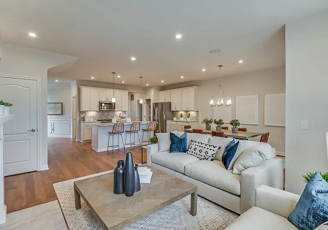 421 Addison Cir, Commerce Charter Township, MI 48390 - photo 5