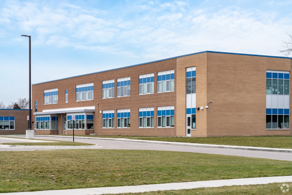 Hoover School, campus.