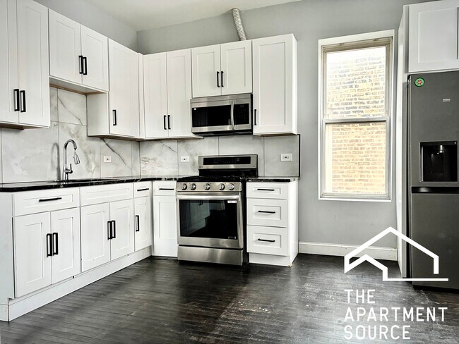 3539 W Grenshaw St unit 2, Chicago, IL 60624 - photo 2