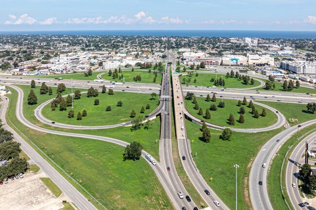 Clearview-Transcontinental is just minutes away from Lake Pontchartrain.
