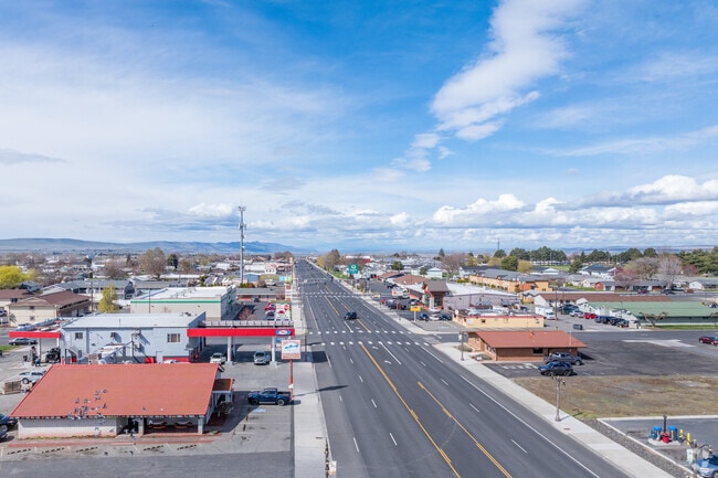 Main street has several stores that Othello locals shop at.