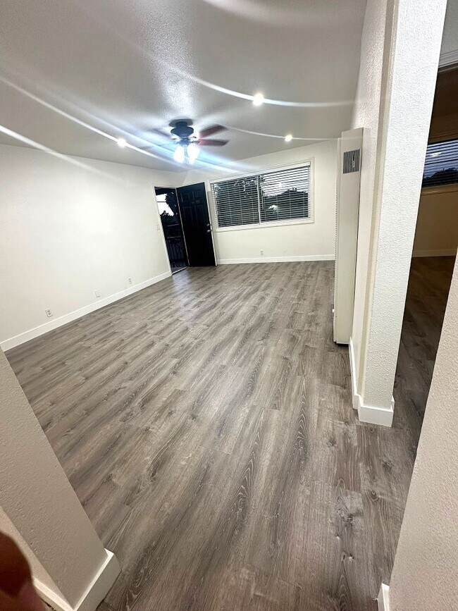 2302 W Roberta Ave unit 6, Fullerton, CA 92833 - photo 5