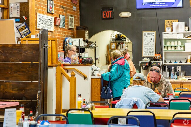 Legends Cafe a perfect place for family meals and friendly gatherings near Cochran Park.