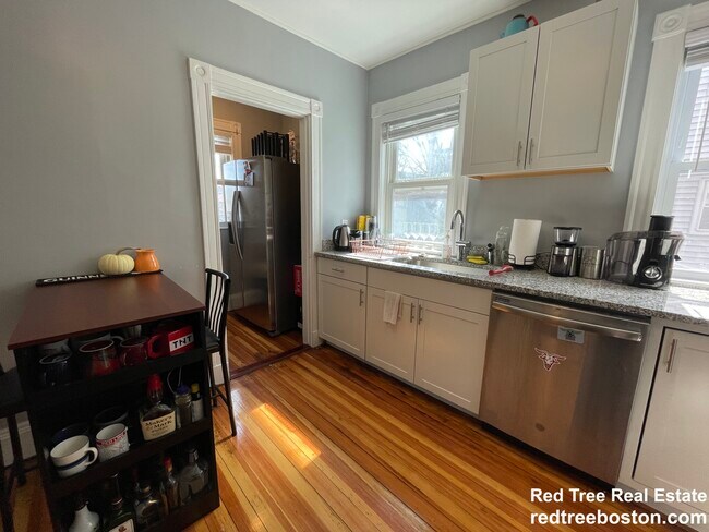 124 Lowell St, Somerville, MA 02143 - photo 7