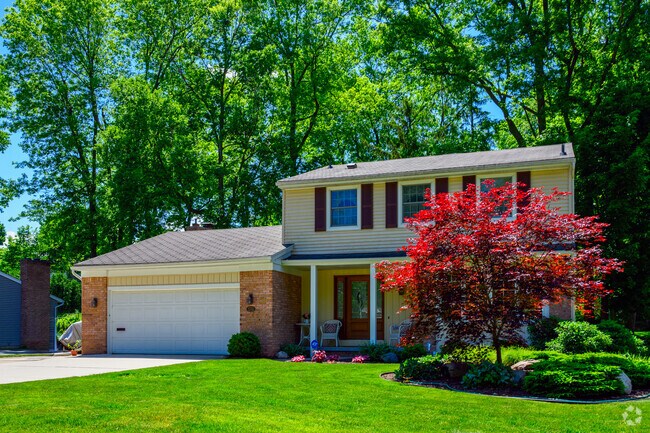 This Colonial Revival sits near the Grand River in the Edgemont Park neighborhood of Lansing.