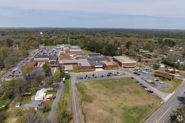 Full campus of Arab High School in Arab, Alabama.