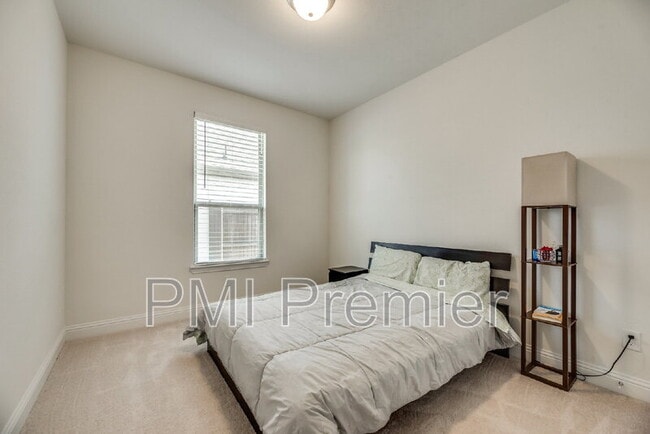 15404 Pioneer Bluff Trail, Roanoke, TX 76262 - photo 6