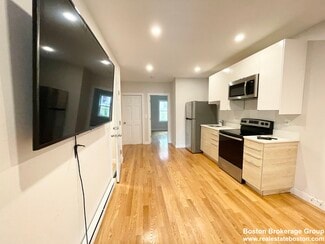 7 Warwick St Unit 2, Boston, MA 02120